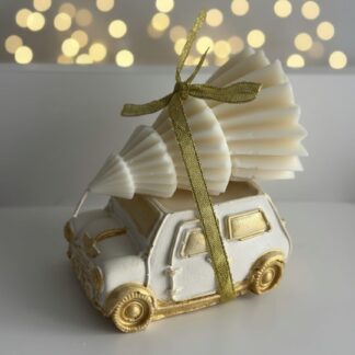 Lumanare Christmas car alb cu auriu, handmade